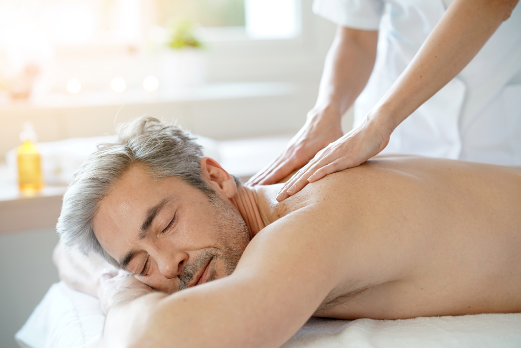 Dorn Breuß Massage Mann